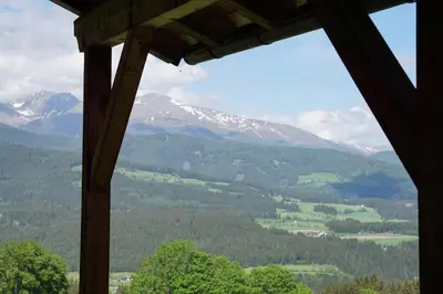 Ein allgemeiner Bergblick oder ein Berglick von des Hotels aus