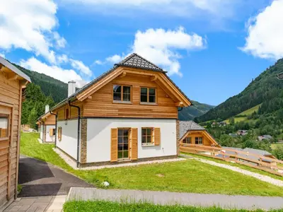 Ein allgemeiner Bergblick oder ein Berglick von des Chalets aus
