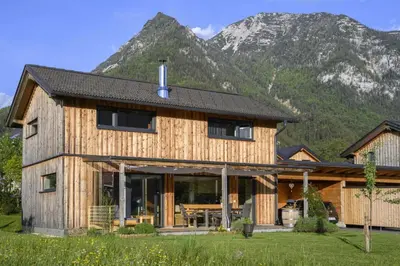 Ein allgemeiner Bergblick oder ein Berglick von des Ferienhauses aus