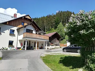 Das Gebäude in dem sich die Ferienwohnung befindet