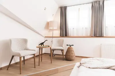 Ein Sitzbereich in der Unterkunft Alpines Gourmet Hotel Montanara