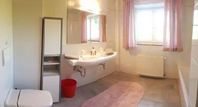 Ein Badezimmer in der Unterkunft Wunderschöne Ferienwohnung mit Seeblick