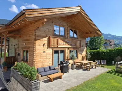 Ein allgemeiner Bergblick oder ein Berglick von des Ferienhauses aus