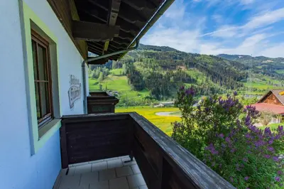 Ein allgemeiner Bergblick oder ein Berglick von der Ferienwohnung aus