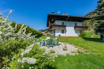 Ein Garten an der Unterkunft Huberhof 7 by Alpenidyll Apartments