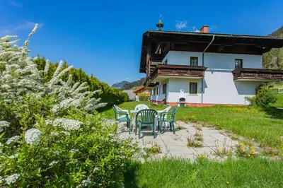 Ein Garten an der Unterkunft Huberhof 9 by Alpenidyll Apartments
