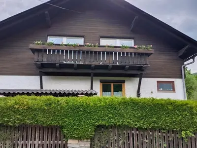 Das Gebäude in dem sich die Ferienwohnung befindet
