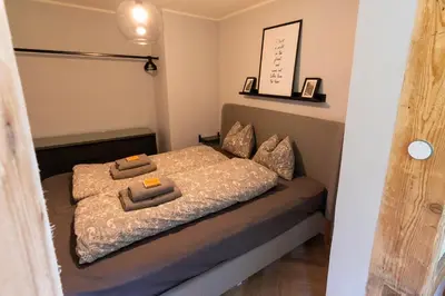 Ein Bett oder Betten in einem Zimmer der Unterkunft Apartment in historischer Villa mit Parkplatz