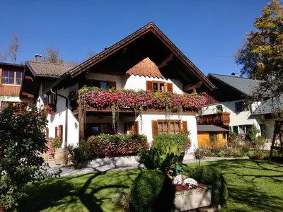 Ein Garten an der Unterkunft Ferienwohnung Stadlmann
