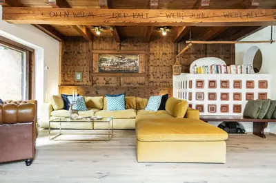 Ein Sitzbereich in der Unterkunft Alpin-Chalet in Alleinlage in Bad Ischl - Wald, Kamin, Sauna und Badeplatz