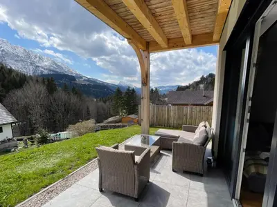 Ein allgemeiner Bergblick oder ein Berglick von der Ferienwohnung aus