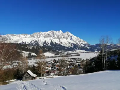 Ein allgemeiner Bergblick oder ein Berglick von der Ferienwohnung aus