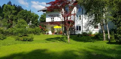Ein Garten an der Unterkunft Ferienwohnung Kuglwiese