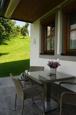 Ein Garten an der Unterkunft Landhaus Vötter