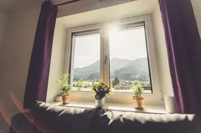 Ein allgemeiner Bergblick oder ein Berglick von der Ferienwohnung aus