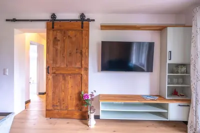 TV/Unterhaltungsangebot in der Unterkunft Wolfgangsee Appartements - Panorama Blick, Parkplatz, Balkon