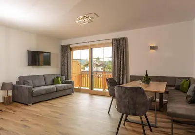 Ein Sitzbereich in der Unterkunft Appartements Die Ramsauerin