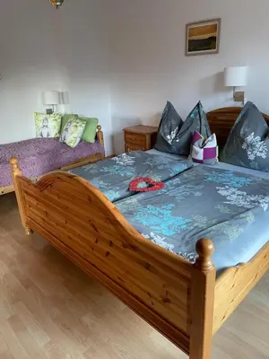 Ein Bett oder Betten in einem Zimmer der Unterkunft Ferienwohnung Kendlbacher