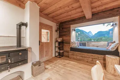 Ein allgemeiner Bergblick oder ein Berglick von des Ferienhauses aus