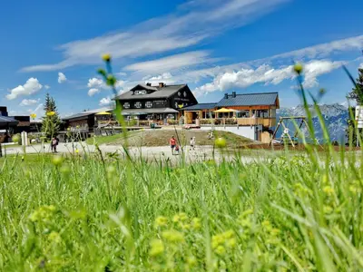 Ein Garten an der Unterkunft Krummholzhütte