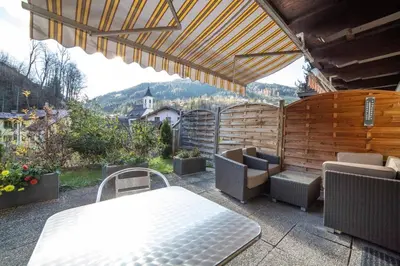 Ein allgemeiner Bergblick oder ein Berglick von der Ferienwohnung aus
