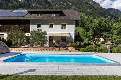 Der Swimmingpool an oder in der Nähe von Ferienwohnung Aigner im Salzburger Lungau