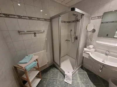 Ein Badezimmer in der Unterkunft Komfort Appartement Windberger, 5m to ski slope, 200m to cable car, Schladming Dachsteincard inklusive