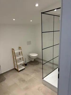 Ein Badezimmer in der Unterkunft Zentrale Wohnung Gmunden Alte Bäckerei