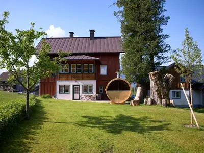 Ein Garten an der Unterkunft Das Haus in Altaussee - Your Austrian Home