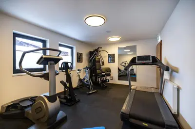 Das Fitnesscenter und/oder die Fitnesseinrichtungen in der Unterkunft Aparthotel Fuxbau