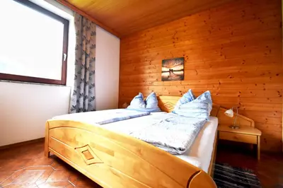 Ein Bett oder Betten in einem Zimmer der Unterkunft Grimmingblick Energiequelle