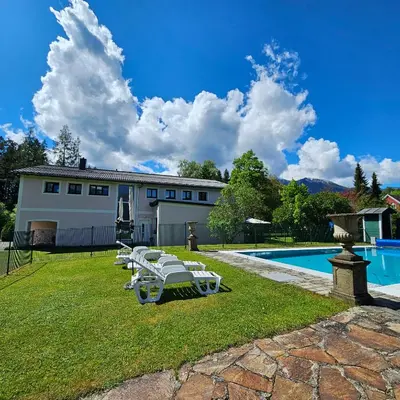 Der Swimmingpool an oder in der Nähe von Ferienwohnung Blick ins Grüne