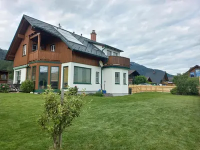 Das Gebäude in dem sich das Ferienhaus befindet