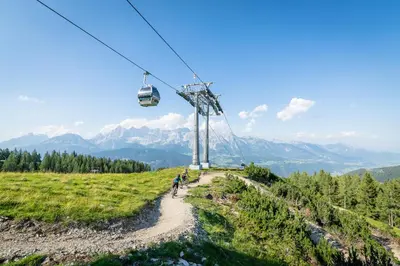 Ein allgemeiner Bergblick oder ein Berglick von der Ferienwohnung aus