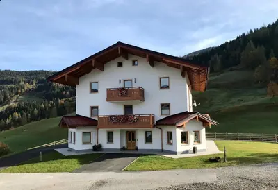 Das Gebäude in dem sich die Ferienwohnung befindet