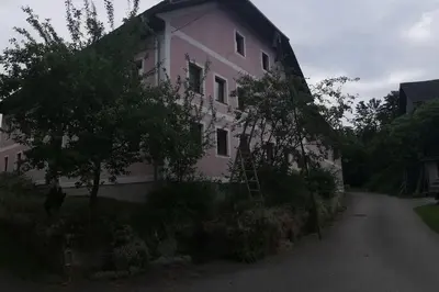 Das Gebäude in dem sich die Ferienwohnung befindet