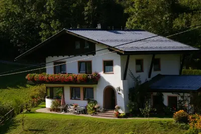 Das Gebäude in dem sich die Ferienwohnung befindet