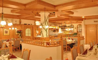 Ein Restaurant oder anderes Speiselokal in der Unterkunft Heart Hotel Himmelberg