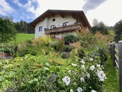 Ein Garten an der Unterkunft Oberleiten Apartments