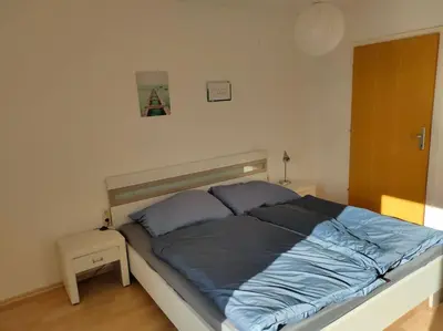 Ein Bett oder Betten in einem Zimmer der Unterkunft Ferienwohnung ländlich und in Seenähe