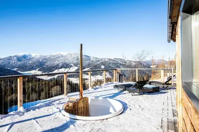 Ein allgemeiner Bergblick oder ein Berglick von der Ferienwohnung aus