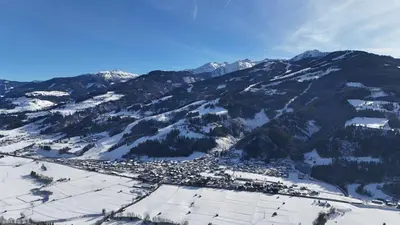 Ein allgemeiner Bergblick oder ein Berglick von der Ferienwohnung aus
