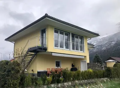 Das Gebäude in dem sich die Ferienwohnung befindet
