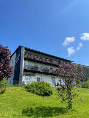 Das Gebäude in dem sich die Pension befindet