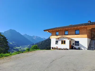 Ein allgemeiner Bergblick oder ein Berglick von der Ferienwohnung aus
