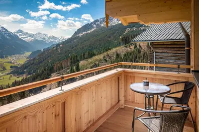 Ein allgemeiner Bergblick oder ein Berglick von der Ferienwohnung aus