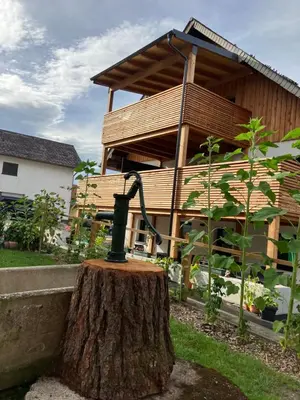 Ein Garten an der Unterkunft Biohof Auinger, der Tiererlebnishof