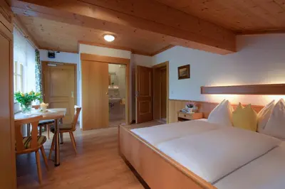 Ein Bett oder Betten in einem Zimmer der Unterkunft Apartments - Pension Florian