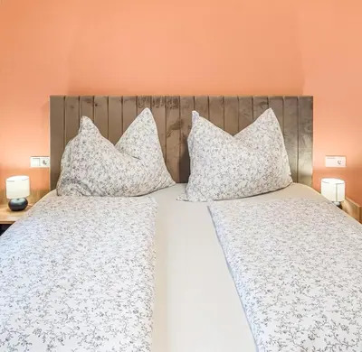 Ein Bett oder Betten in einem Zimmer der Unterkunft Hallstatt Lakeside Top 6 - Zimmer mit Balkon