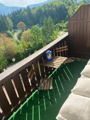 Ein allgemeiner Bergblick oder ein Berglick von der Ferienwohnung aus